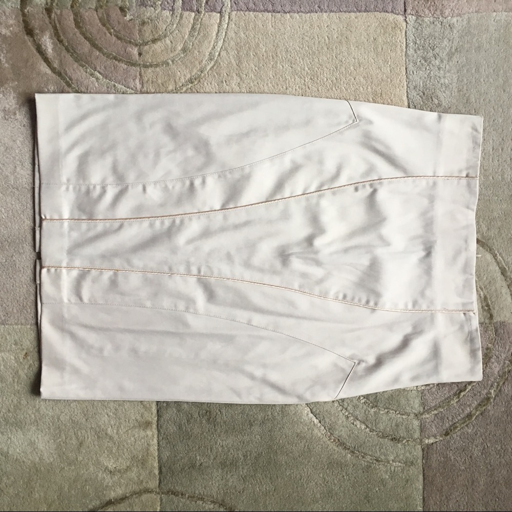 MAEVA pencil skirt, satin size 8 structure new